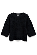 Blusa negra de punto con diseño tejido en v frontal-1