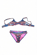 Bikini para niña con grecas con rosa-2