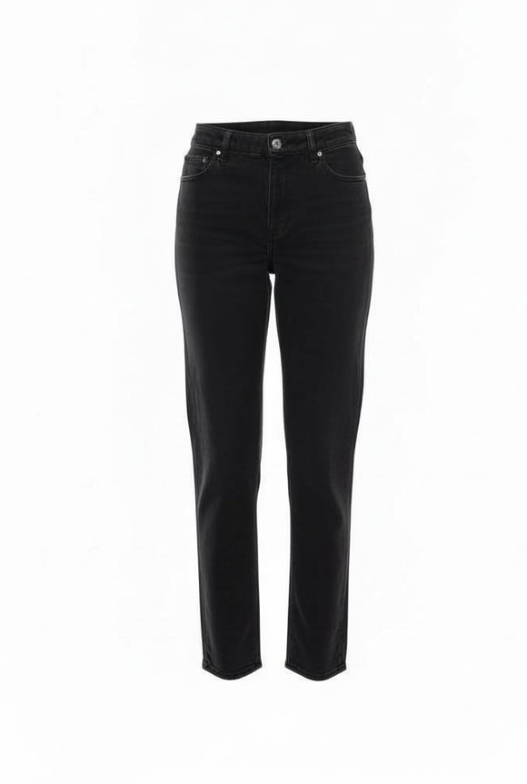 Pantalón mezclilla negra con bolsillos al frente