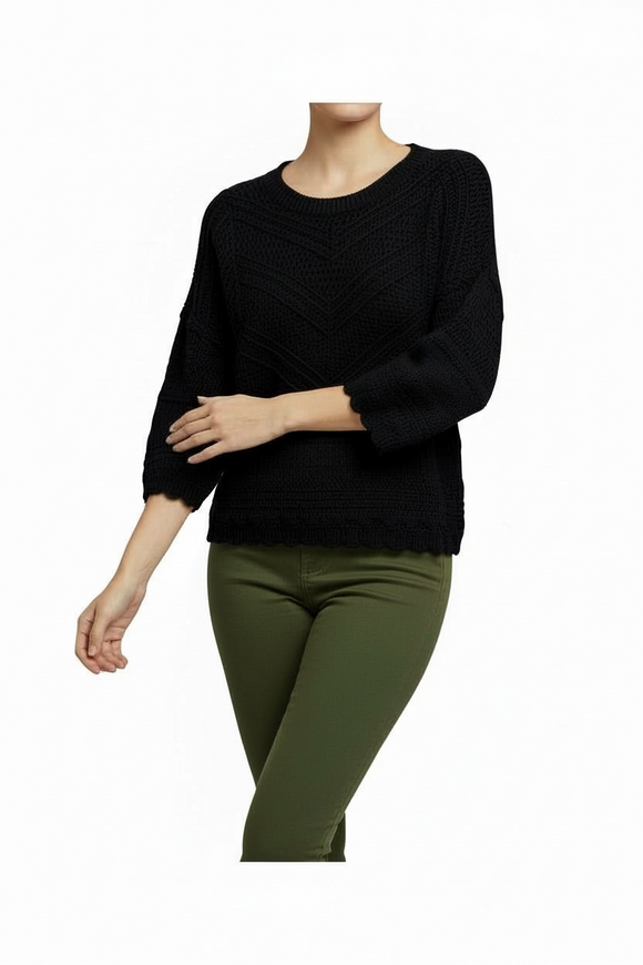 Blusa negra de punto con diseño tejido en v frontal