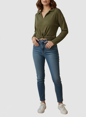 Blusa verde militar manga larga, con cuello v y nudo en la cintura - 0