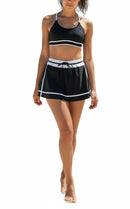 Traje de baño negro con top y falda con agujetas ajustables y línea blanca-3