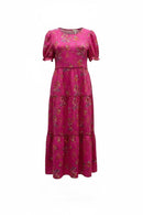 Vestido rosa estilo campirano, con tablones en 3 secciones, y detalles en flor-1