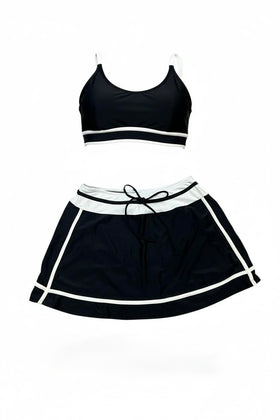 Traje de baño negro con top y falda con agujetas ajustables y línea blanca