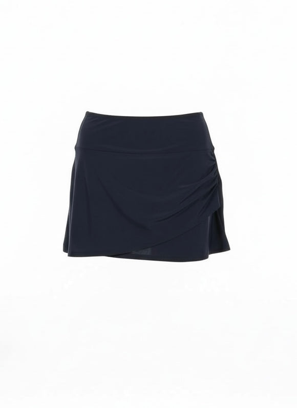 Falda negra de traje de baño con calzón integrado, y corte cruzado