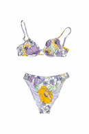 Bikini morado en tonos pasteles y flores moradas y amarillas; con varilla y tirantes ajustables-1