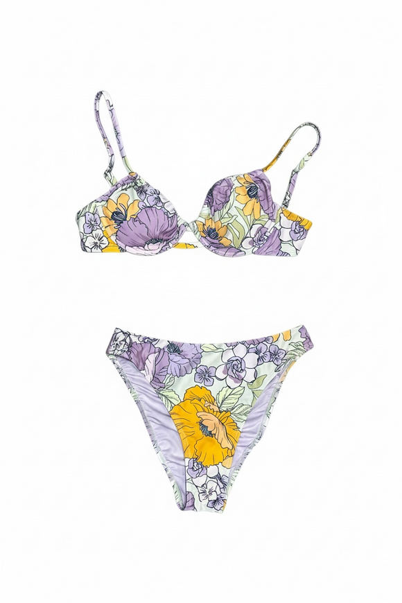Bikini morado en tonos pasteles y flores moradas y amarillas; con varilla y tirantes ajustables