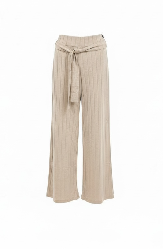 Pantalón beige con cinto