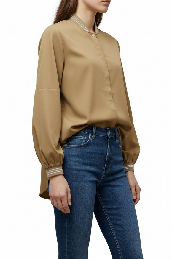 Blusa estilo chamarra con empuñadura a raya