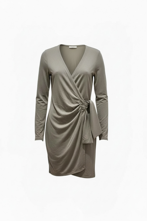 Vestido corto cafe grisáceo, manga larga cruzado