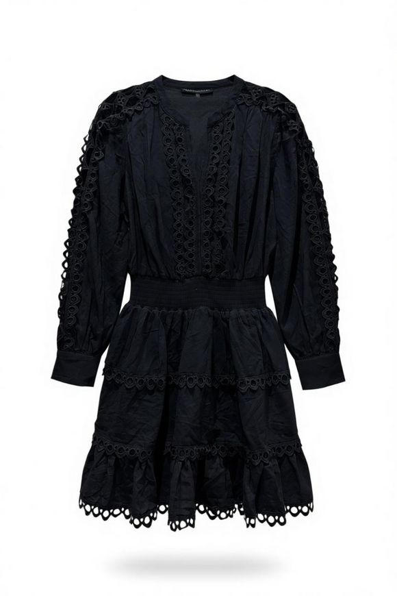 Vestido negro manga larga con encaje grueso, cuello V