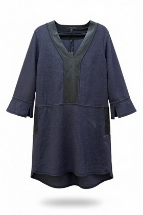 Vestido tipo túnica azul con con cuello tipo piel en color negro