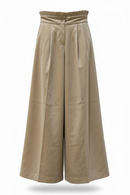 Pantalón beige de campana a la cintura con diseño de pliegues superior-1