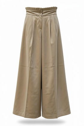 Pantalón beige de campana a la cintura con diseño de pliegues superior