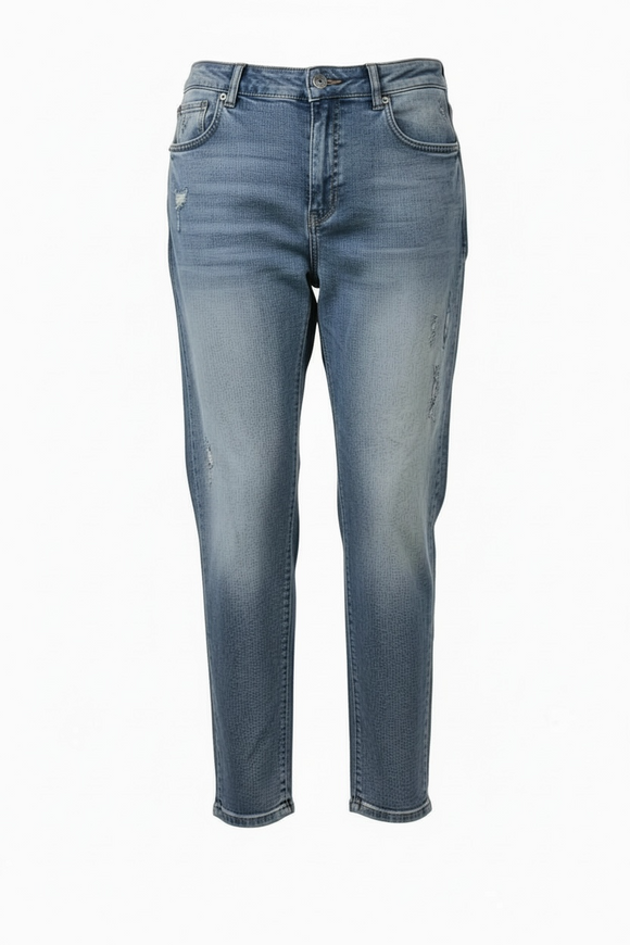 Pantalón de mezclilla tipo deslavado y rasgaduras al frente