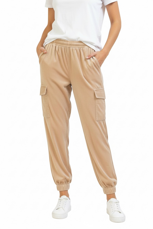 Joggers aterciopelados satinados en beige de bolsas a los costados