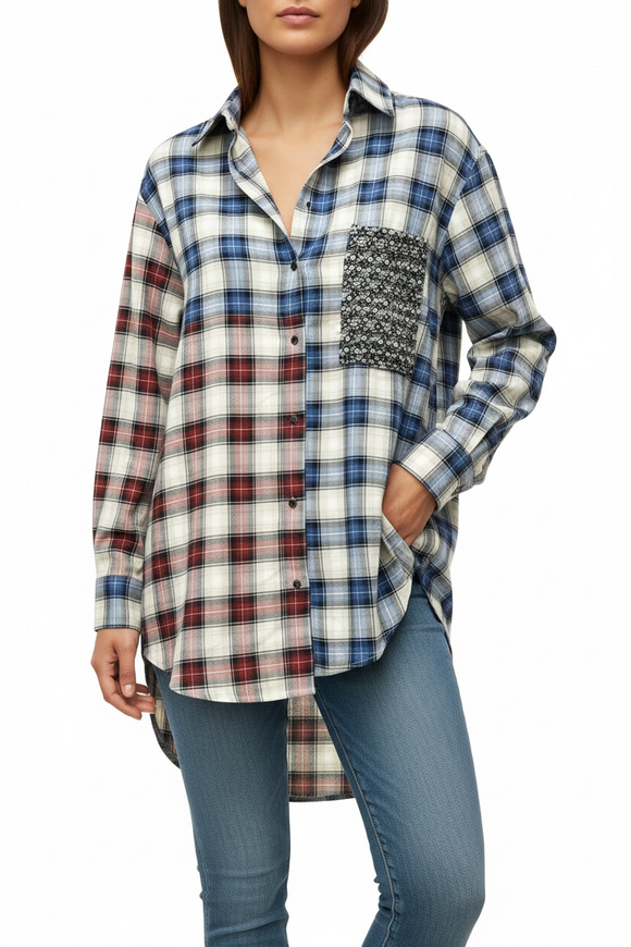 Blusa larga a cuadros azul y rojo; con bolsa al frente y cola