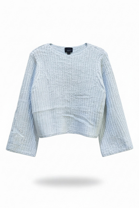 Blusa azul cielo manga larga en campana tejido grande