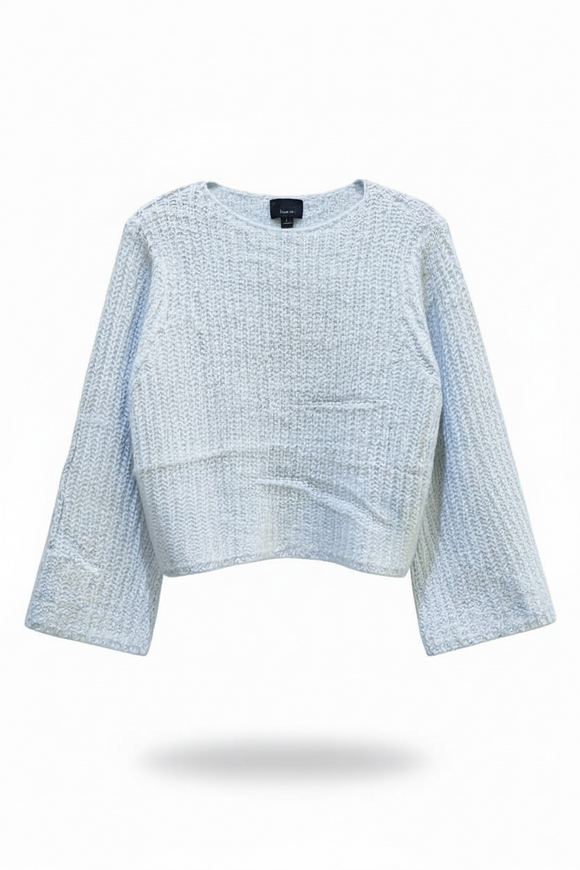 Blusa azul cielo manga larga en campana tejido grande