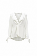 Blusa blanca manga larga, de vestir con nudo al frente y listones en manga-1