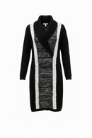 Vestido PETITE negro tipo suéter de punto con doblez y rayas laterales en blanco-1