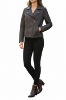 Chamarra café de gamuza con cierres al frente y bolsillos-2