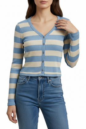 Blusa corta tipo suéter a rayas celeste con beige, con botones al frente - 0