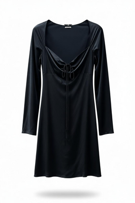 Vestido satinado corto manga larga, corset frontal con listones, y corte corazón