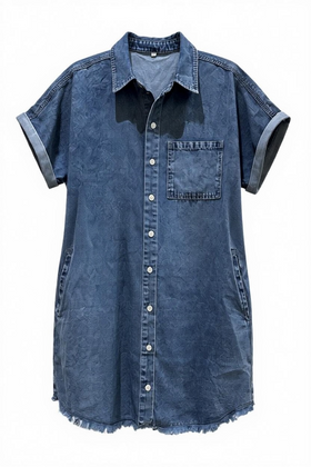 Vestido mezclilla tipo camisa, manga corta doblada hacia arriba, con bolsillo en el pecho